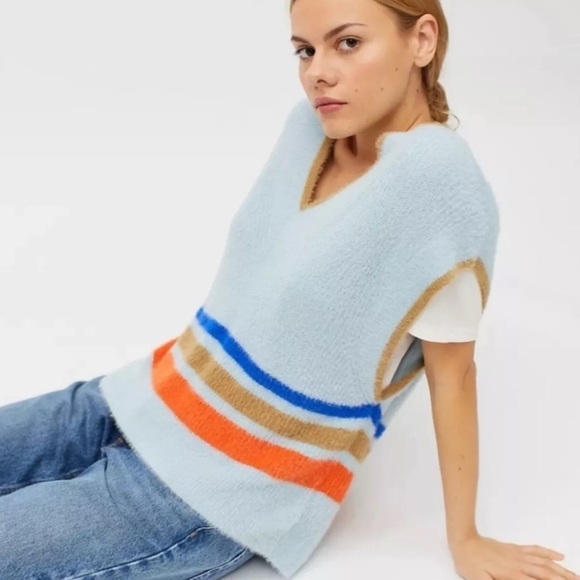 Urban Outfitters BDG Aden‎ Fuzzy Striped Sweater Vest Women's Size Small $59 - Picture 11 of 12